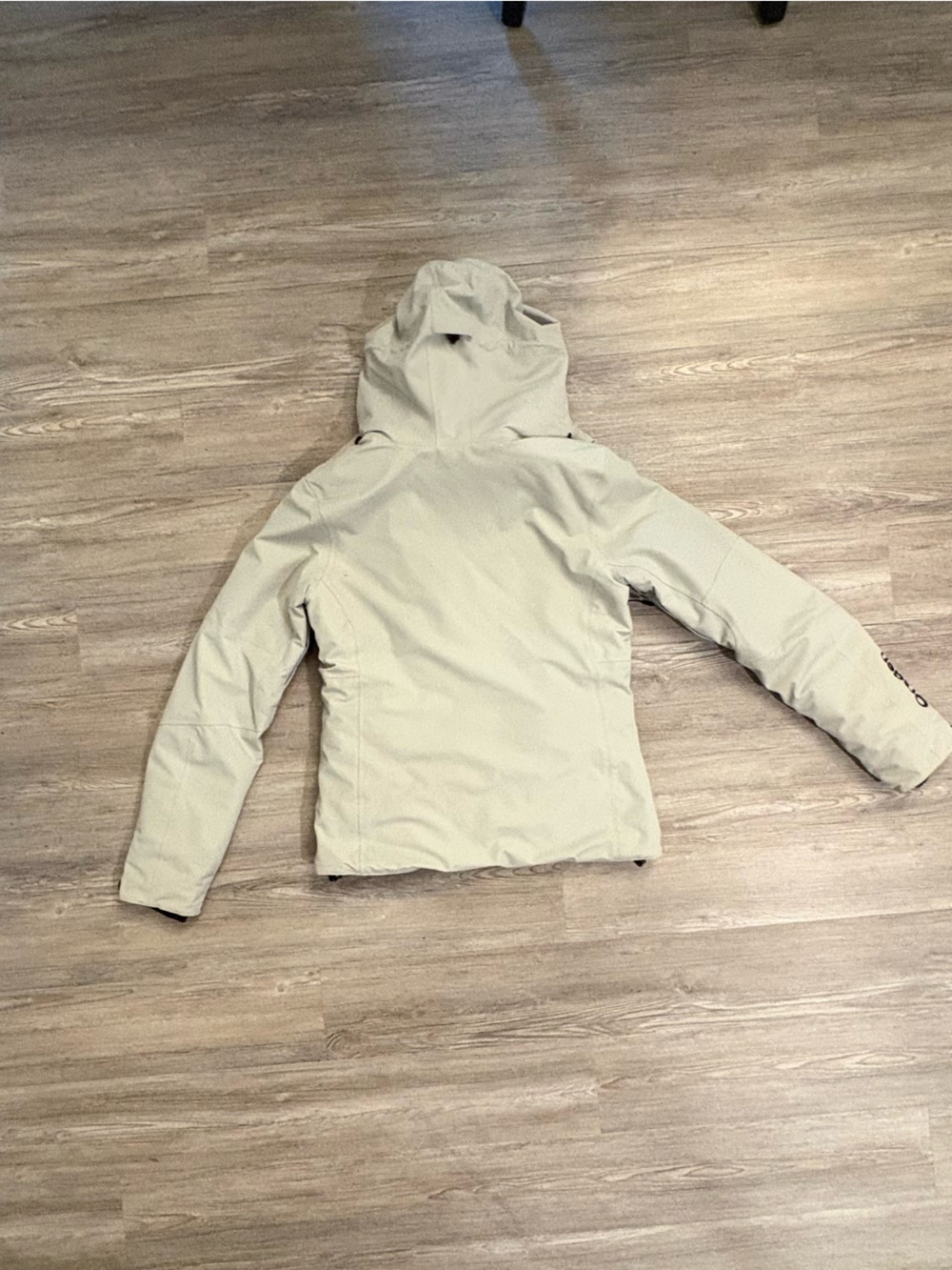 Obermeyer Light Gray Ski Jacket with Black Hood Trim - Picture 2 of 2